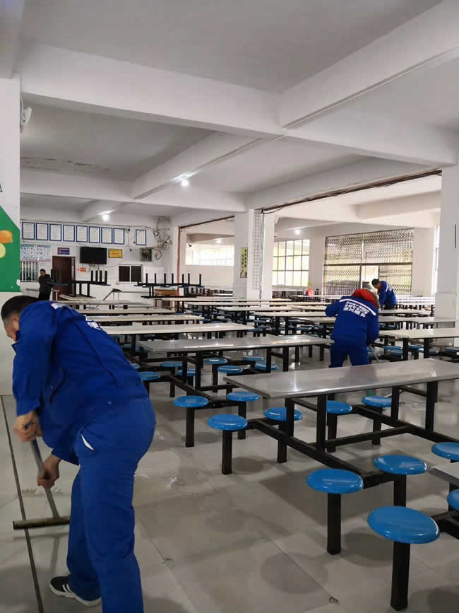 贵州遵义市湄潭协育中学食堂大厅及厨房地面防滑处理