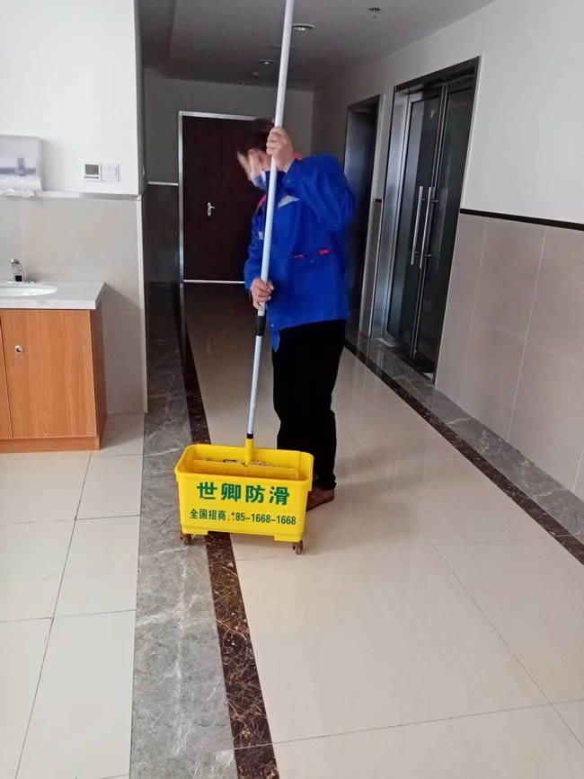 重庆市沙坪坝区中医院防滑处理